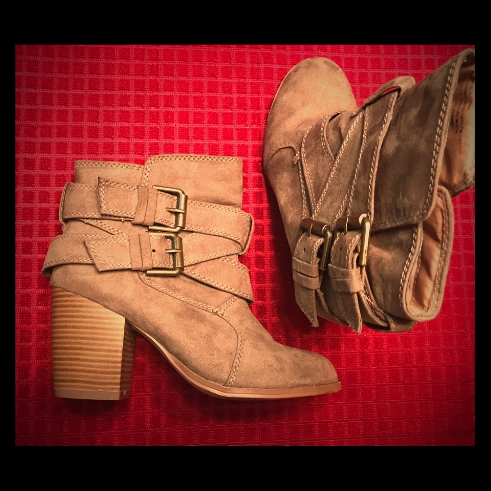 Size 5 heeled ankle booties